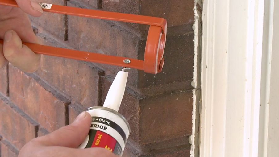 How to apply exterior caulking Canadian Tire
