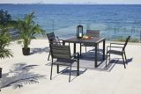 Table à dîner de terrasse carrée en acier CANVAS Mercier avec trou pour parasol, noir, 42 x 42 x 29 po | CANVASnull