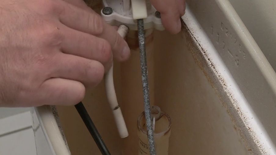 Comment réparer une toilette Canadian Tire