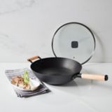 PADERNO Classic Cast Iron Wok Stir Fry Pan, PFOA-Free, Non-Stick, Black, 32cm | Padernonull