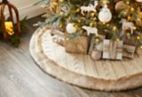 Décoration de Noël cache-pied en tricot à mailles torsadées avoine CANVAS, 48 po | CANVASnull