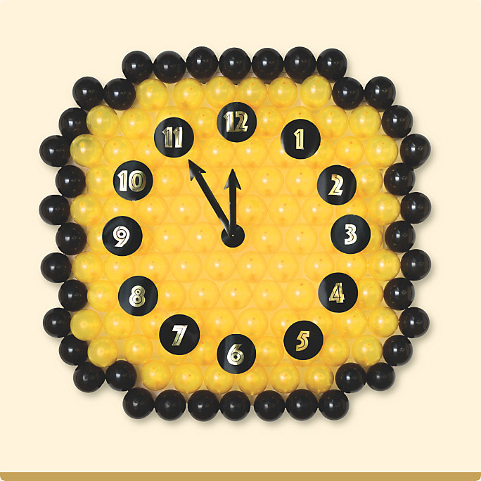 A gold and black clock shaped Amscan sculpted New Year&#39;s Eve latex balloon backdrop.